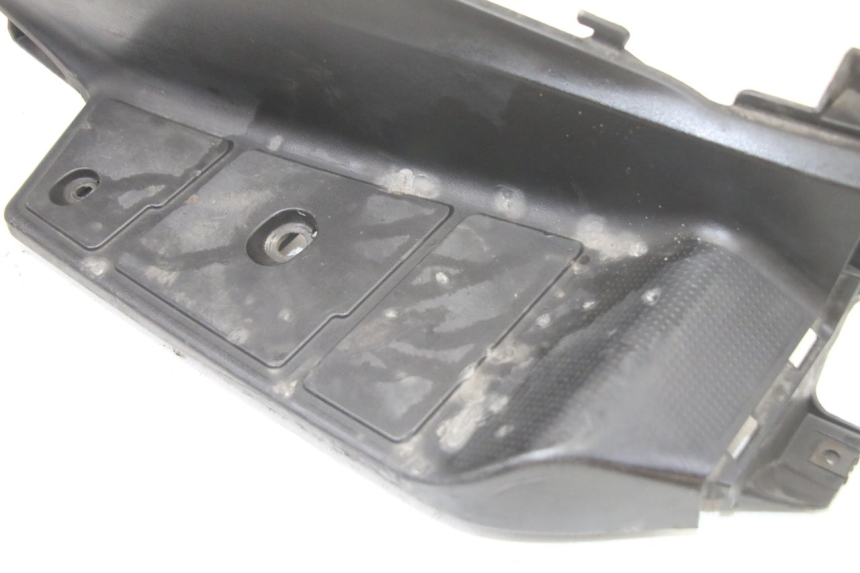 photo de RIGHT FLOOR PANEL SUZUKI BURGMAN 125 (2015 - 2017) - Zoom on usage condition