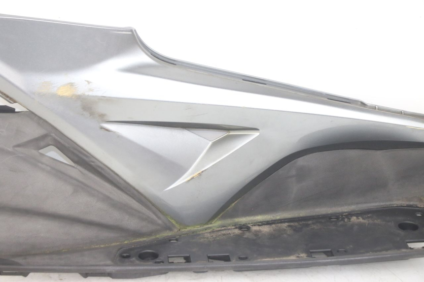 photo de RIGHT FLOOR PANEL KYMCO X-CITING XCITING 400 (2014 - 2018) - Distinctive features