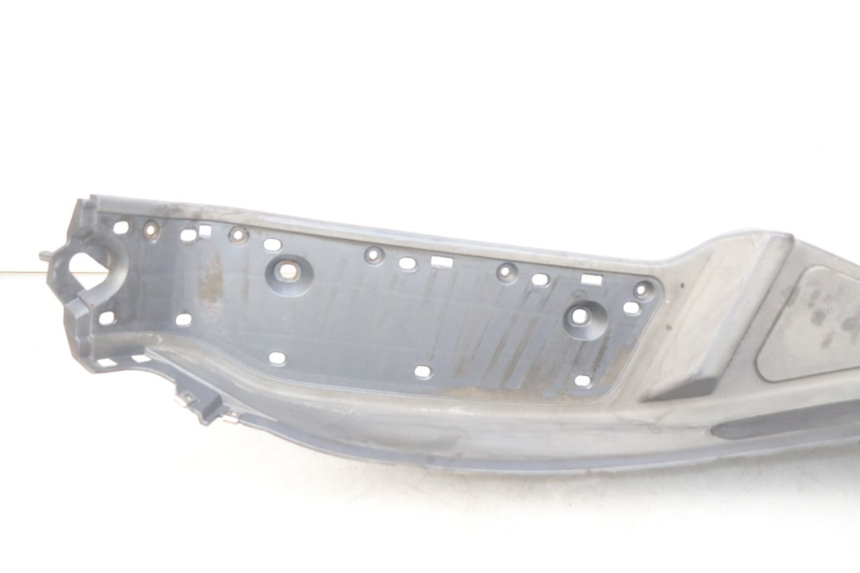 photo de RIGHT FOOTREST PIAGGIO X8 125 (2004 - 2007) - Component detail