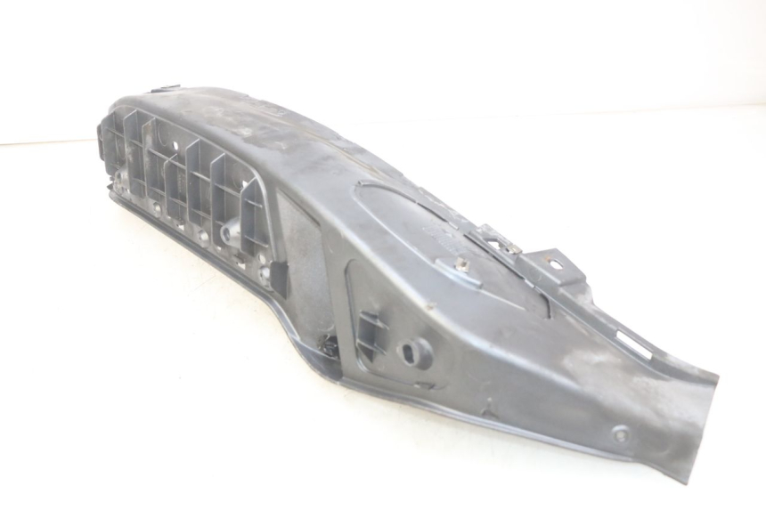 photo de RIGHT FOOTREST PIAGGIO X8 125 (2004 - 2007) - Technical close-up