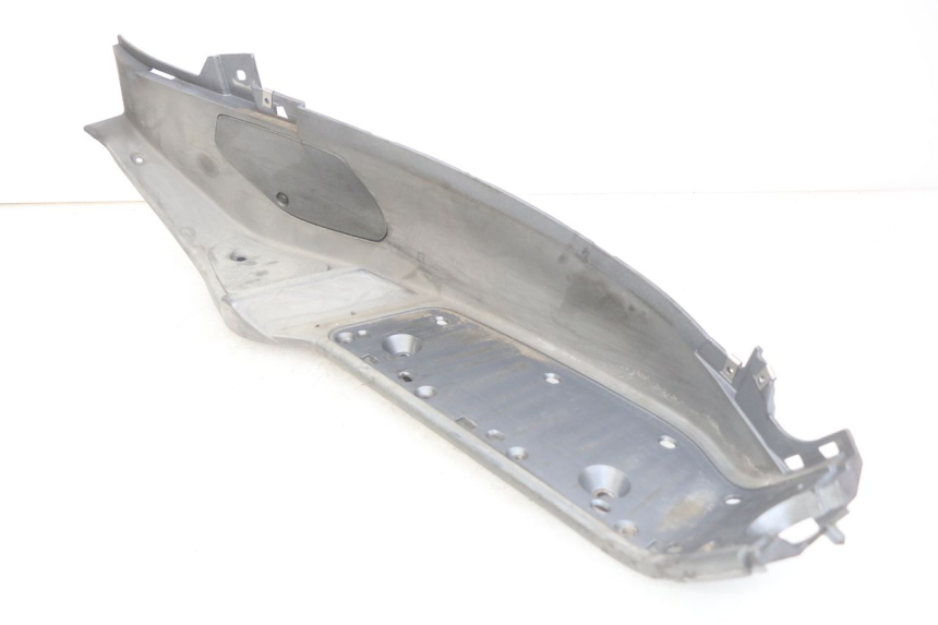 photo de RIGHT FOOTREST PIAGGIO X8 125 (2004 - 2007) - Fixing points details