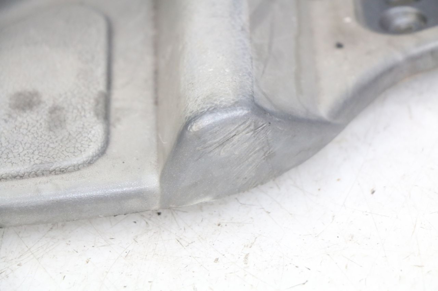 photo de RIGHT FOOTREST PIAGGIO X8 125 (2004 - 2007) - Surface and material condition