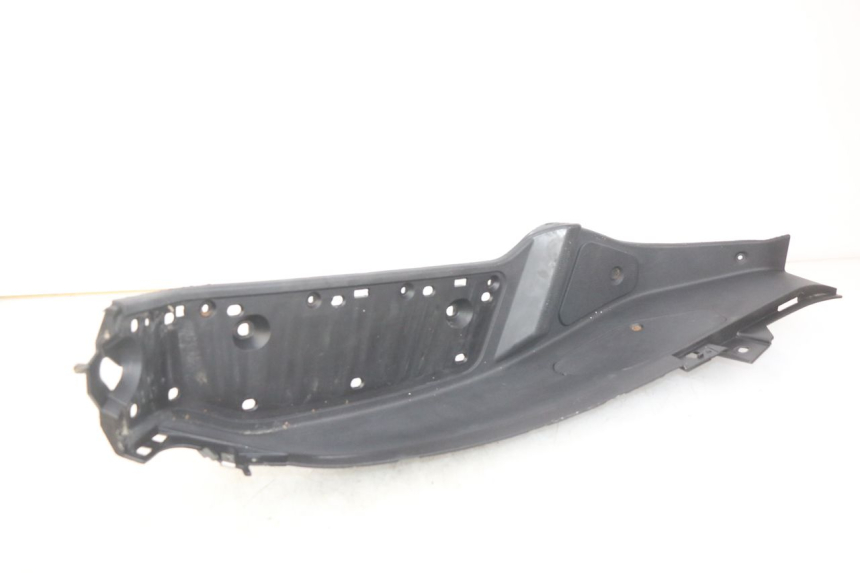 photo de RIGHT FOOTREST PIAGGIO XEVO - X EVO 125 (2007 - 2017) - Product overview