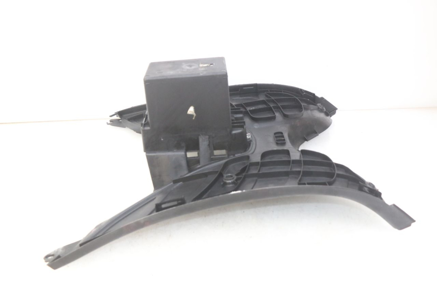 photo de FOOTREST PEUGEOT ELYSTAR 50 (2002 - 2014) - Surface and material condition