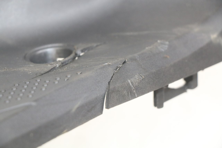 photo de FOOTREST SYM FIDDLE 3 III 125 (2014 - 2020) - Surface and material condition