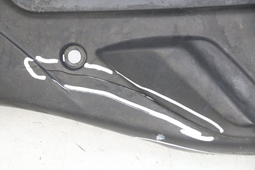 photo de FLOOR PANEL PIAGGIO FLY 2T 50 (2004 - 2017) - Fixing points details