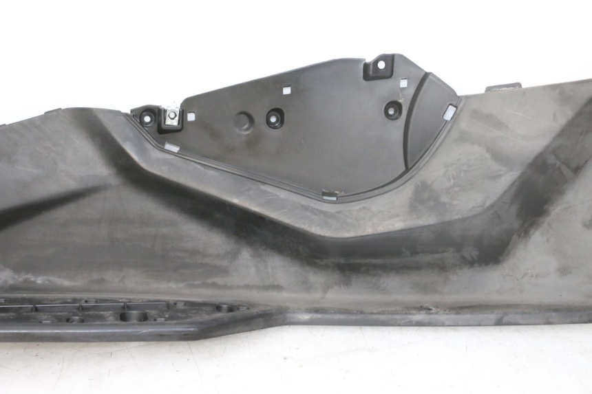 photo de LEFT FLOOR PANEL QUADRO 4 4D 350 (2015 - 2018) - Markings and original references