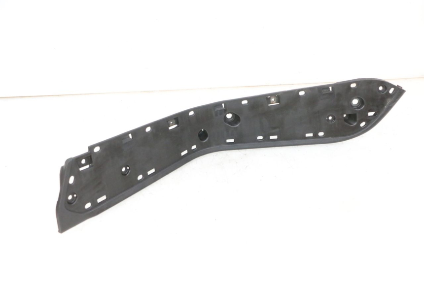 photo de LEFT FOOTPEG SUZUKI BURGMAN 650 (2013 - 2020) - Fixing points details