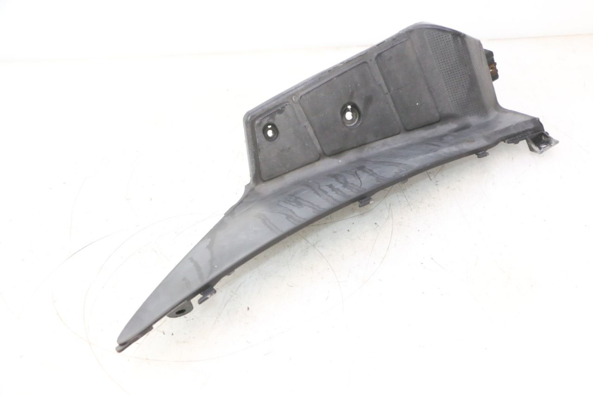 photo de LEFT FOOTREST SUZUKI BURGMAN 125 (2007 - 2014) - Fixing points details
