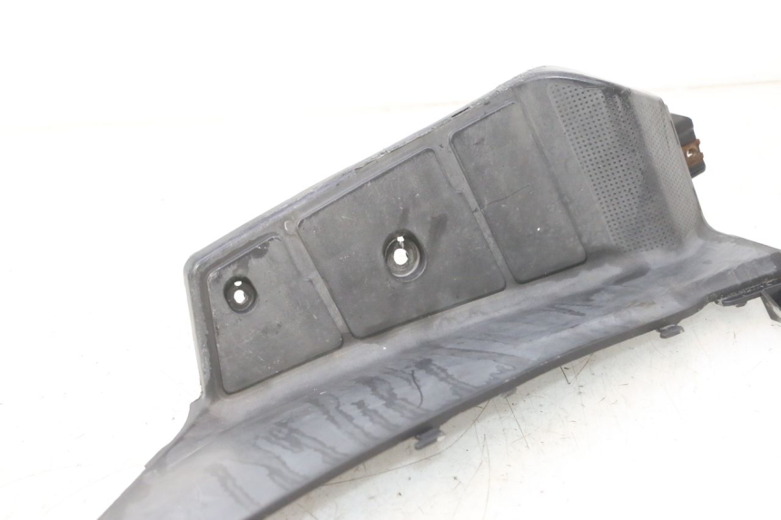photo de LEFT FOOTREST SUZUKI BURGMAN 125 (2007 - 2014) - Surface and material condition