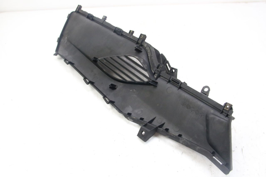 photo de LEFT FOOTREST KYMCO DINK STREET 125 (2009 - 2014) - Technical close-up