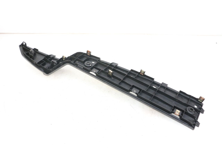 photo de LEFT FOOTREST KYMCO DINK STREET 125 (2009 - 2014) - Zoom on usage condition