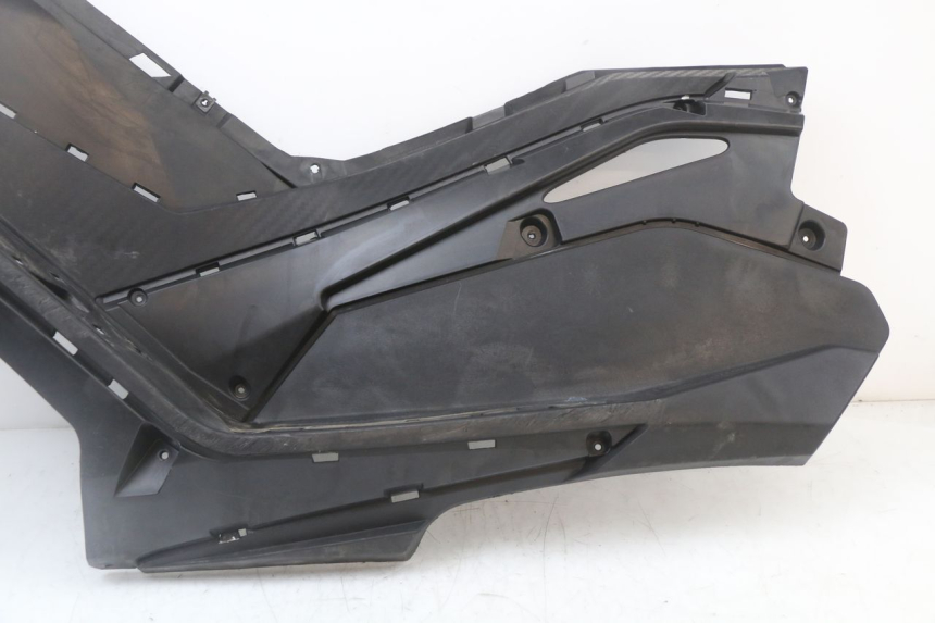 photo de LEFT FLOOR PANEL LONGJIA EASY MAX 125 (2020 - 2024) - Zoom on usage condition