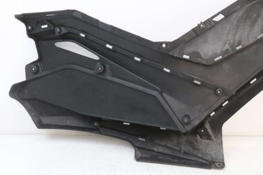 photo de LEFT FLOOR PANEL LONGJIA EASY MAX 125 (2020 - 2024) - Technical close-up