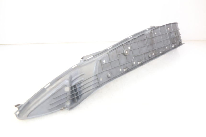 photo de LEFT FOOTREST HONDA FES PANTHEON 2T 125 (1998 - 2002) - Zoom on usage condition