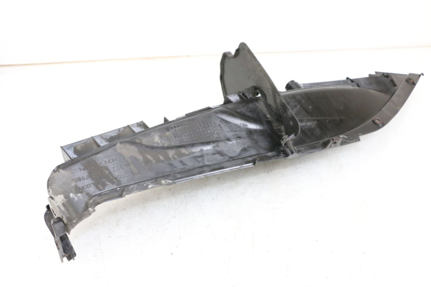 photo de LEFT FOOTREST HONDA FES S-WING SWING ABS 125 (2007 - 2015) - Zoom on usage condition
