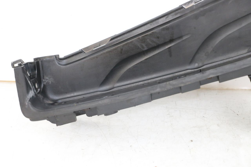 photo de LEFT FOOTREST HONDA FES S-WING SWING ABS 125 (2007 - 2015) - Surface and material condition