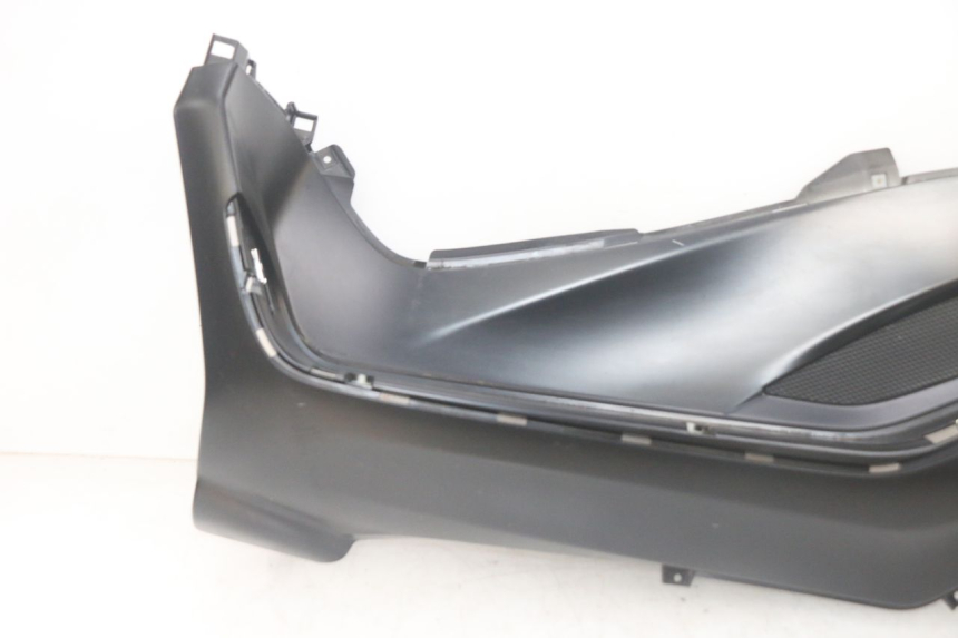 photo de LEFT FLOOR PANEL PIAGGIO MP3 HPE 300 (2019 - 2026) - Component zoom