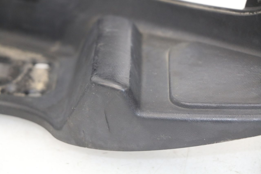 photo de LEFT FLOOR PANEL PIAGGIO MP3 LT 400 (2007 - 2012) - Fixing points details