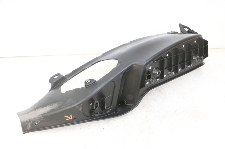photo de LEFT FLOOR PANEL PIAGGIO MP3 LT 300 (2010 - 2016) - Zoom on usage condition