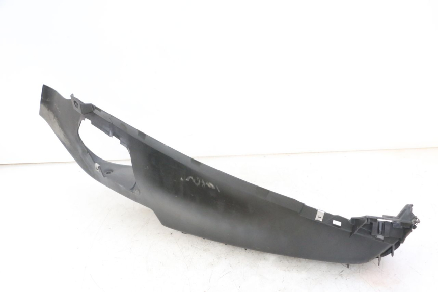 photo de LEFT FLOOR PANEL PIAGGIO MP3 LT 300 (2010 - 2016) - Technical close-up