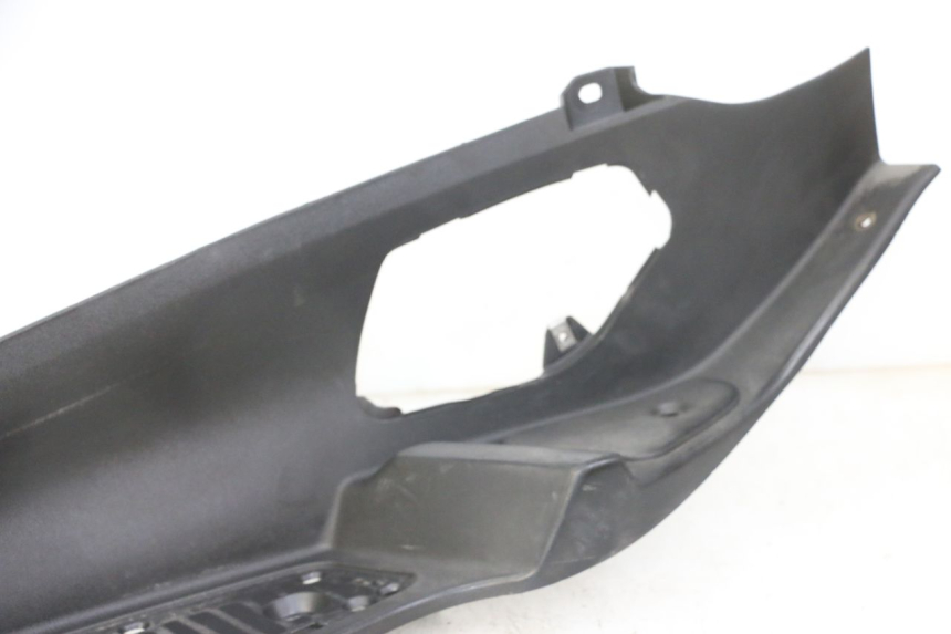 photo de LEFT FLOOR PANEL PIAGGIO MP3 LT 300 (2010 - 2016) - Fixing points details