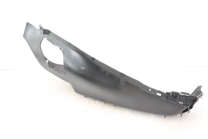 photo de LEFT FLOOR PANEL PIAGGIO MP3 LT 400 (2007 - 2012) - Fixing points details