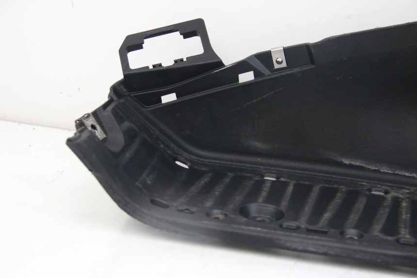 photo de LEFT FOOTREST PIAGGIO MP3 125 (2006 - 2014) - Alternative perspective