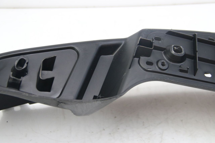 photo de LEFT FOOTREST PIAGGIO MP3 125 (2006 - 2014) - Fixing points details
