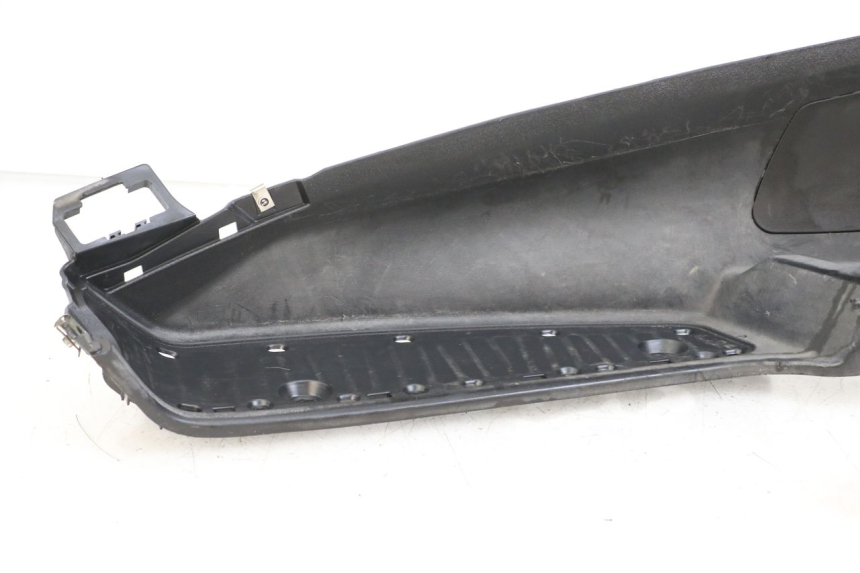 photo de LEFT FOOTREST PIAGGIO MP3 125 (2006 - 2014) - Technical close-up