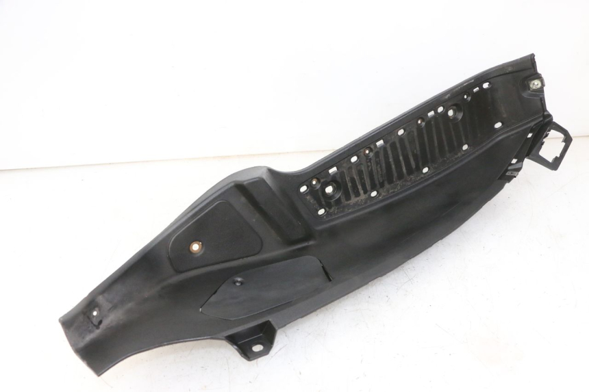 photo de LEFT FOOTREST PIAGGIO MP3 500 (2011 - 2015) - Surface and material condition