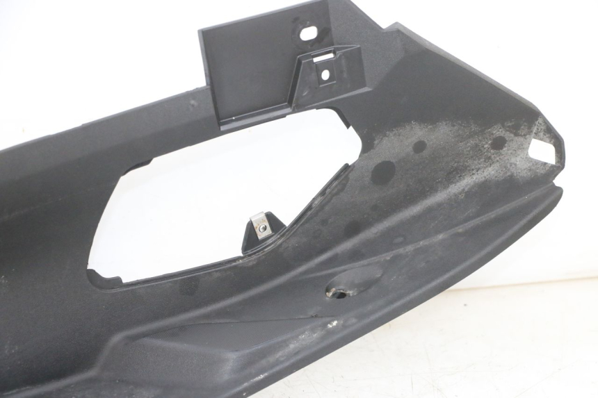 photo de LEFT FLOOR PANEL PIAGGIO MP3 500 (2016 - 2018) - Zoom on usage condition