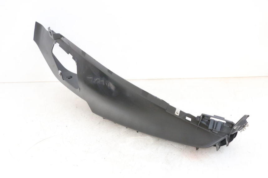 photo de LEFT FLOOR PANEL PIAGGIO MP3 RL 250 (2006 - 2010) - Technical close-up