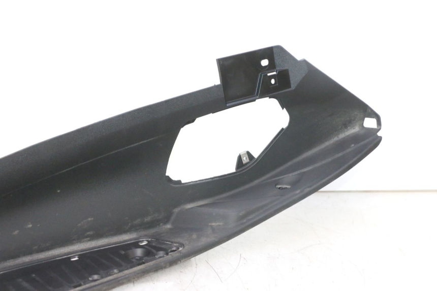 photo de LEFT FLOOR PANEL PIAGGIO MP3 500 (2016 - 2018) - Zoom on usage condition