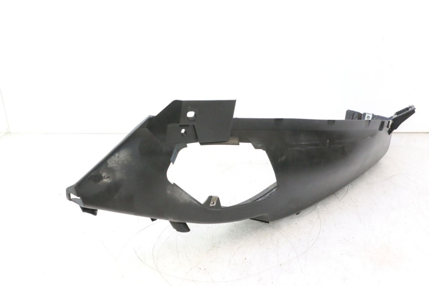 photo de LEFT FLOOR PANEL PIAGGIO MP3 500 (2016 - 2018) - Fixing points details