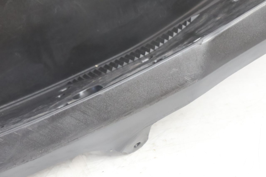 photo de LEFT FLOOR PANEL YAMAHA N-MAX NMAX 125 (2021 - 2024) - Alternative perspective