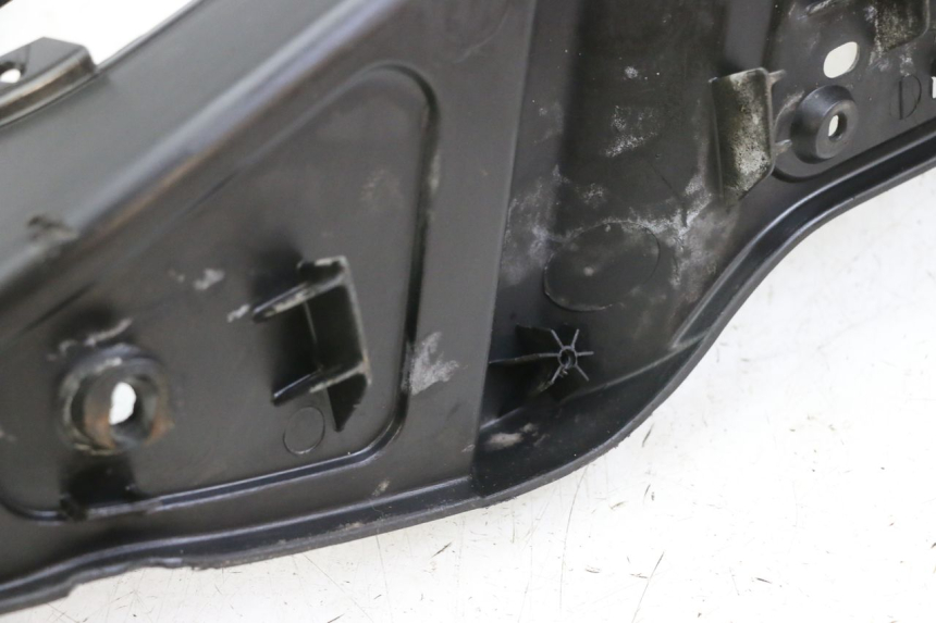 photo de LEFT FOOTREST PIAGGIO X8 125 (2004 - 2007) - Technical close-up