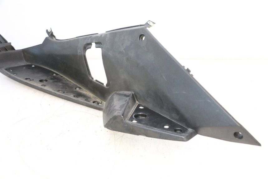 photo de LEFT FOOTREST PEUGEOT SATELIS COMPRESSOR K15 125 (2006 - 2009) - Additional view of the item