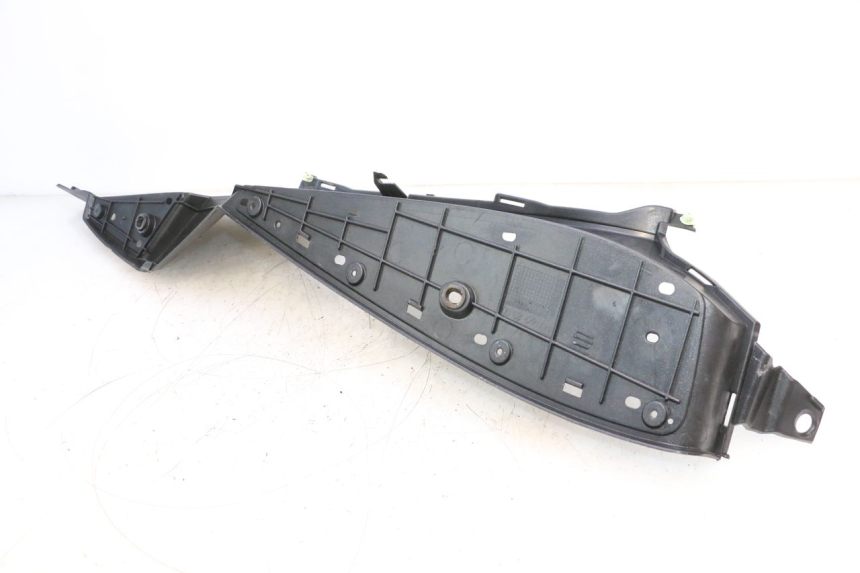 photo de LEFT FOOTREST PEUGEOT SATELIS COMPRESSOR K15 125 (2006 - 2009) - Fixing points details