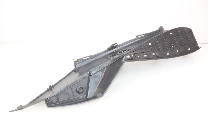 photo de LEFT FOOTREST PEUGEOT SATELIS 125 (2010 - 2012) - Zoom on usage condition