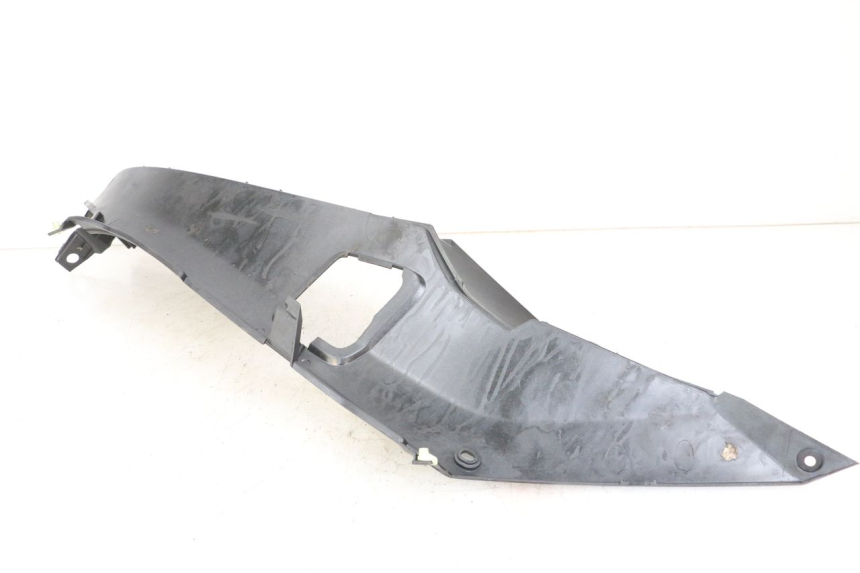 photo de LEFT FOOTREST PEUGEOT SATELIS 125 (2006 - 2009) - Zoom on usage condition