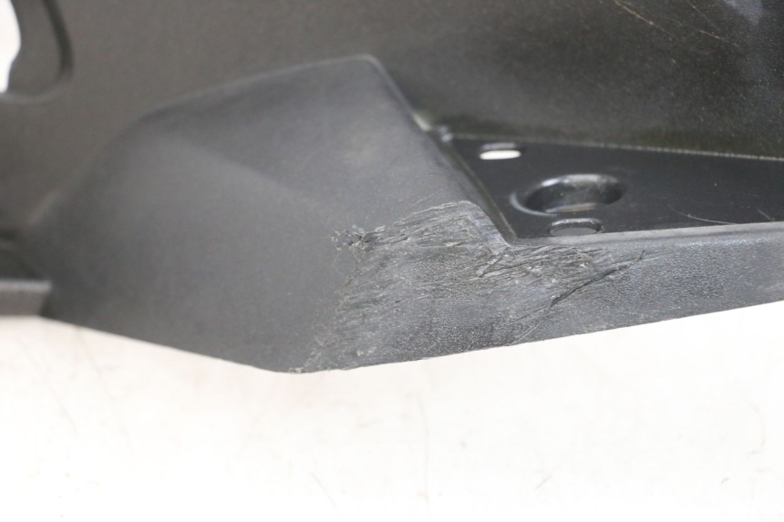 photo de LEFT FOOTREST PEUGEOT SATELIS 125 (2006 - 2009) - Surface and material condition