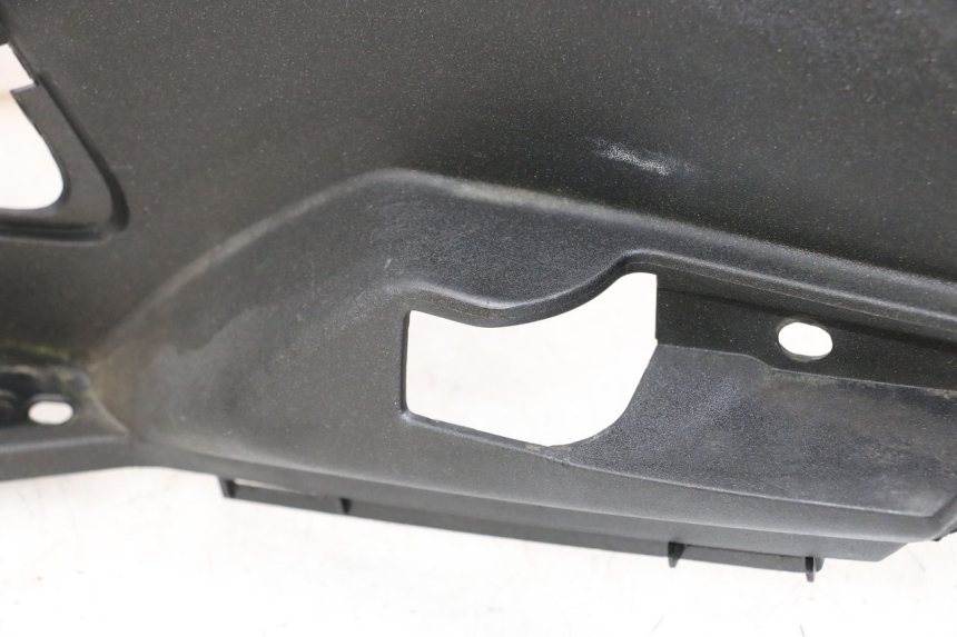photo de LEFT FLOOR PANEL PEUGEOT SATELIS 125 (2013 - 2018) - Surface and material condition