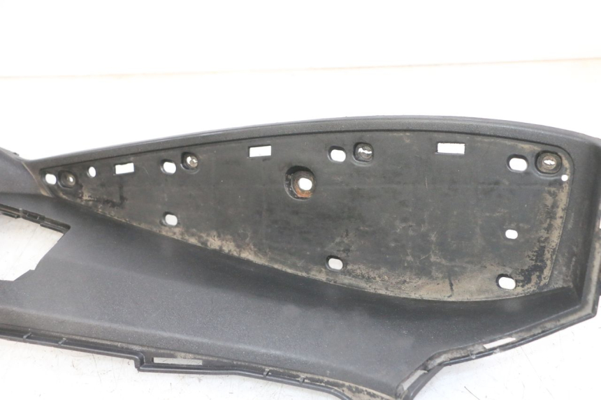 photo de LEFT FLOOR PANEL PEUGEOT SATELIS 125 (2013 - 2018) - Alternative perspective