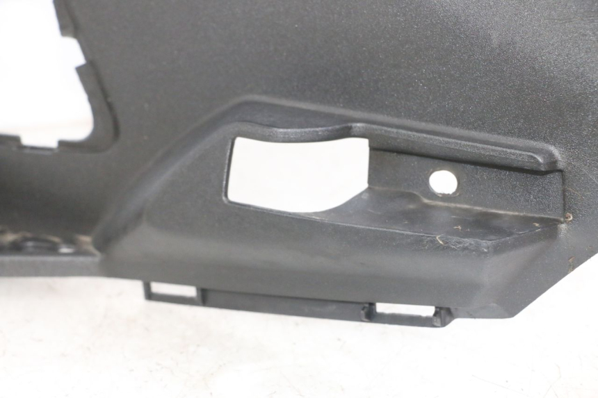 photo de LEFT FLOOR PANEL PEUGEOT SATELIS 125 (2013 - 2018) - Technical close-up