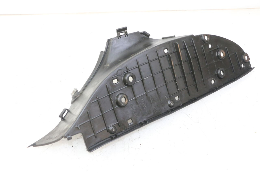 photo de LEFT FLOOR PANEL APRILIA SCARABEO GT TOURING 125 (1999 - 2005) - Technical close-up