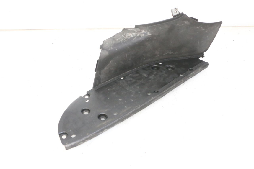 photo de LEFT FLOOR PANEL APRILIA SCARABEO GT TOURING 125 (1999 - 2005) - Fixing points details