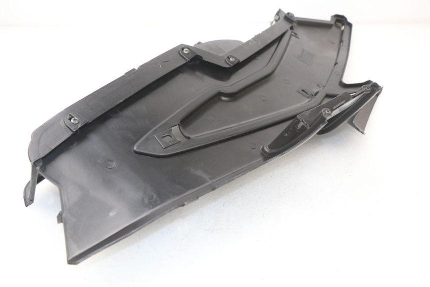 photo de LEFT FLOOR PANEL RAZZO STEED 125 (2012 - 2018) - Zoom on usage condition