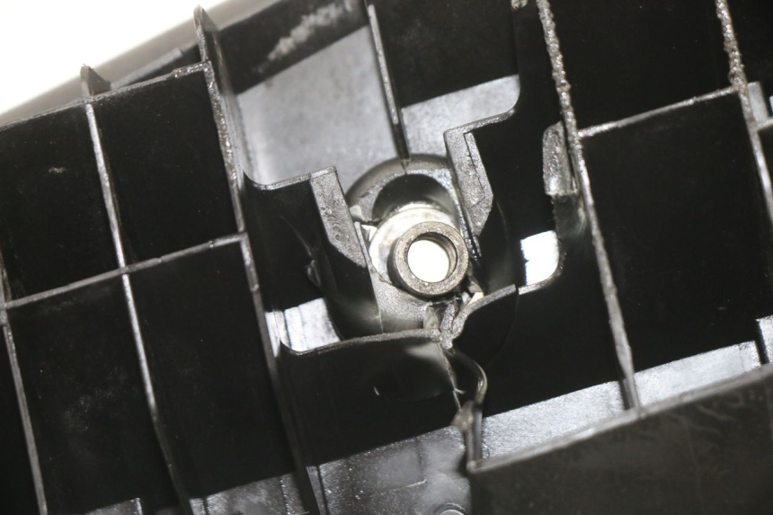 photo de LEFT FLOOR PANEL SUZUKI BURGMAN 125 (2015 - 2017) - Surface and material condition