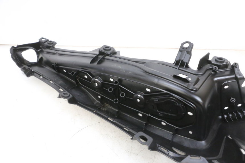 photo de LEFT FLOOR PANEL YAMAHA TRICITY 300 (2020 - 2024) - Component detail